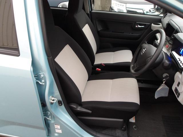 内装はもちろんクリーニング済み。ブラックとグレーのカジュアルなインテリアです。