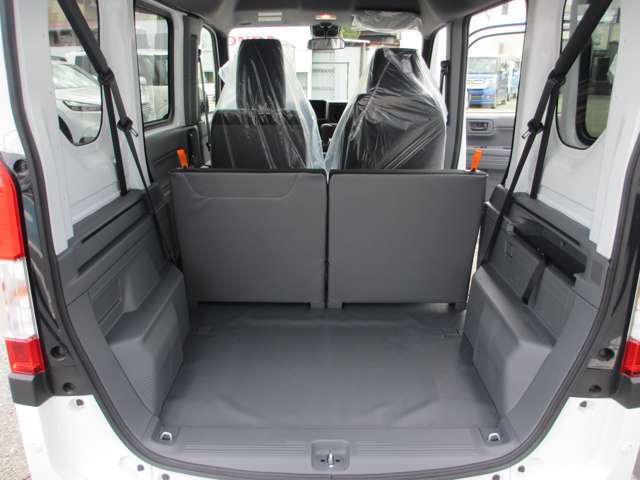 4人乗車でもしっかり荷物を積めますよ☆