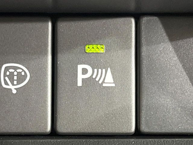 【クリアランスソナー】バンパーに付いたセンサーが障害物を検知！一定の距離に近づくとアラートで教えてくれます♪狭い駐車スペースや車庫入れ時も安心ですね☆
