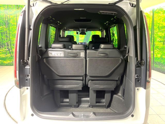 普段のお買い物や通勤、送迎等に十分な荷室スペースを確保しております。セカンドシートを倒すと、大きな荷物の積載も可能です♪