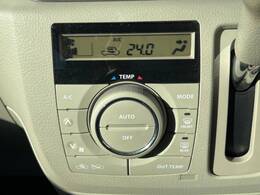 【オートエアコン】一度お好みの温度に設定すれば、車内の温度を検知し風量や温度を自動で調整。暑い…寒い…と何度もスイッチ操作をする必要はありません。快適な車内空間には必須の機能ですね♪