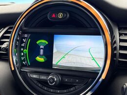 ●バックカメラ：便利な【バックカメラ】で安全確認もできます。駐車が苦手な方にもオススメな便利機能です。