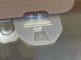 【シティブレーキアクティブシステム】低速走行中に前方の車両等を認識し、衝突しそうな時は警報とブレーキで衝突回避と被害軽減をアシスト。より安全にドライブをお楽しみいただけます。