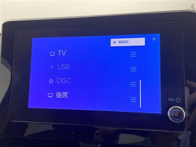 【バックモニター】後ろのカメラの映像をモニターに映し出すことができます！後方の見えない死角や、障害物との距離感をしっかり確認することができます！駐車が苦手な方におすすめです。