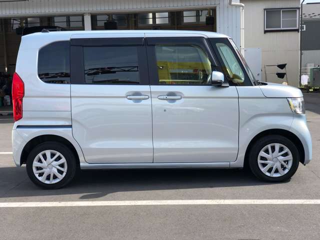 両側スライドドアで乗り降りも楽ちんです！！