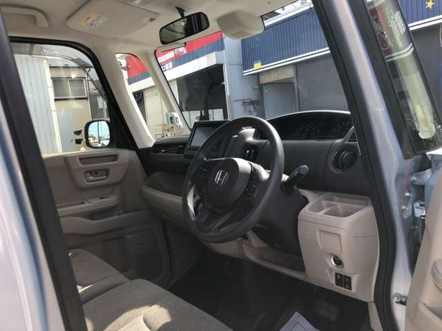 運転席もゆったりすわれます！！