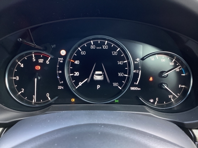 ”ドライバーを中心に一つ一つ丹念に磨き、力強さと上質さが融合した上質なデザインを採用しました！シンプルながらも落ち着いたメーターパネルは大人な雰囲気を演出します。”