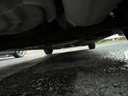 下回り・足回りの状態も錆や腐食等見受けれずとても綺麗な状態でございます♪当店は東北にお店を構えておりますが車両の下回りの状態は入念にチェックしておりますので安心してお買い求めくださいませ♪