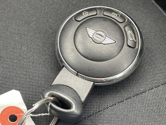 ●キーレスキー：スマートキーが普及してきた昨今でもエンジン始動時にキーを回す動作を好まれる方も多く根強い人気がございます。