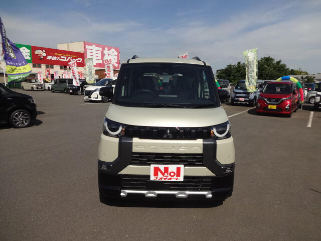 【当店のこだわり】入庫後のお車は選任スタッフによる細部清掃を実施しております。足回り、エンジンルーム、室内、室外を隅々まで綺麗にしております。展示車はピカピカです。全国配送も可能ですのでご相談下さい！