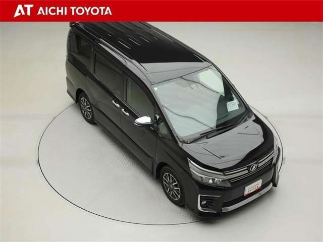 両側パワースライドドア付きだから、狭い駐車スペースなどでの乗り降りラクラク♪小さなお子さまのいるご家庭には嬉しい装備です。