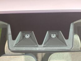 【スマートアシスト】走行中に前方の車両等を認識し、衝突しそうな時は警報とブレーキで衝突回避と被害軽減をアシスト。より安全にドライブをお楽しみいただけます。