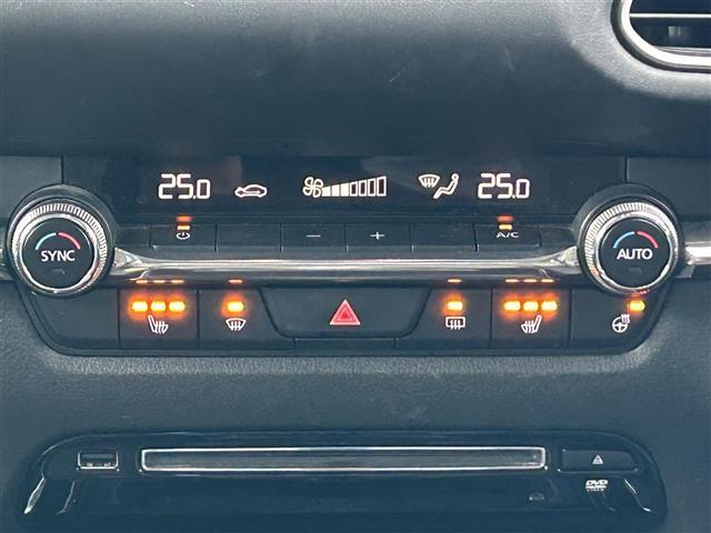 【シートヒーター】シートを温めてくれる暖房機器です！長時間座っていると負担が掛かりやすい背中や腰、または冬場などの寒い日に冷えやすい脚部に快適なぬくもりを伝えます。