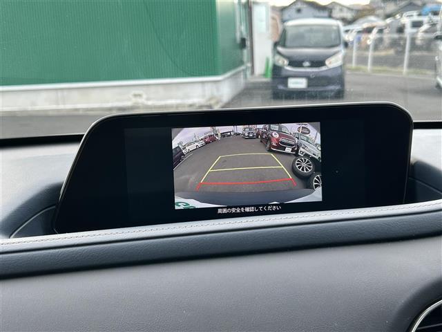 【バックモニター】後ろのカメラの映像をモニターに映し出すことができます！後方の見えない死角や、障害物との距離感をしっかり確認することができます！駐車が苦手な方におすすめです。