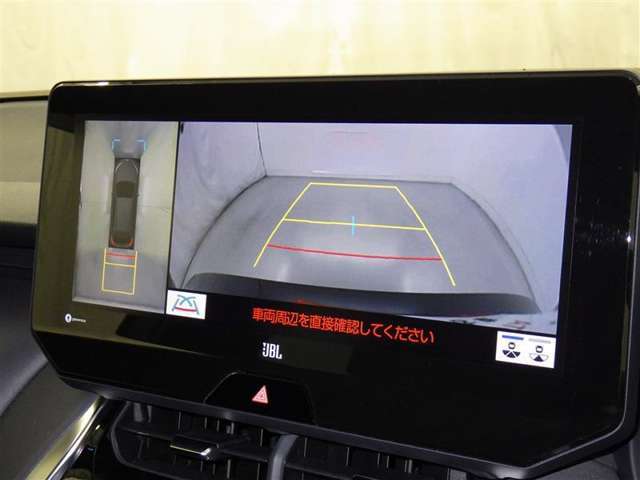 バックモニターも装備しております。バックギアに入れるとナビ画面に車の後方が映し出されます。これで後方確認も安心！