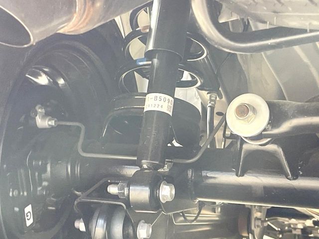 お車を安心してお乗りいただく為には、足回りの定期点検が欠かせません。サービスサポート（有償保証）では無料点検もご提供しており、安心のカーライフをお過ごしいただけるサポート体制が整っています。