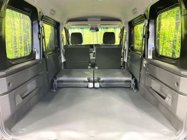普段のお買い物や通勤、送迎等に十分な荷室スペースを確保しております。セカンドシートを倒すと、大きな荷物の積載も可能です♪