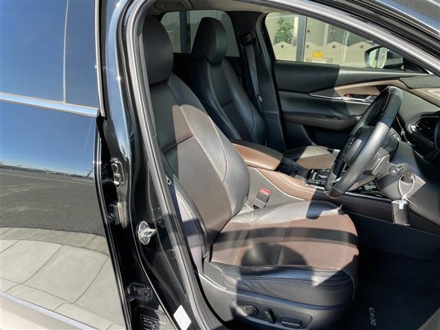 【運転席】『運転席周辺』の画像になります。写真の内容に関してご不明点、ご質問等がございましたらお気軽にガリバー店舗までお問い合わせください。