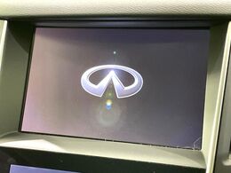 【純正ナビ】人気の純正ナビを装備しております。ナビの使いやすさはもちろん、オーディオ機能も充実！キャンプや旅行はもちろん、通勤や買い物など普段のドライブも楽しくなるはず♪