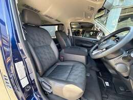 【グランドプレミアム専用内装】運転席も広々、ドライブも楽しめますね♪実際お座りいただくのが、分かりやすいと思います。お気軽にご来店ください！