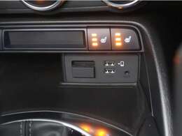 運転席、助手席にヒーターが装着されています。寒い冬には重宝します。