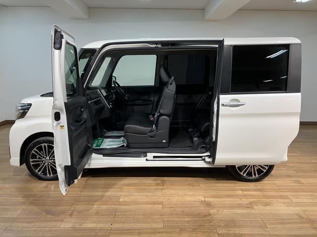 前後のドアにピラ-を内蔵することによって生まれた大開口のドアは、大きな荷物の出し入れも、お子様との乗り降りもスム-ズ！