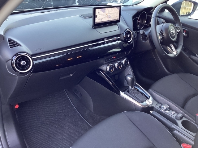 人間中心でシンプルなインパネデザイン☆　運転に集中しながら必要な情報を直感的に確認しやすくしています！　スポーティなインパネは『大人のゆとり』を感じさせる力強さと上質な洗練された空間です☆