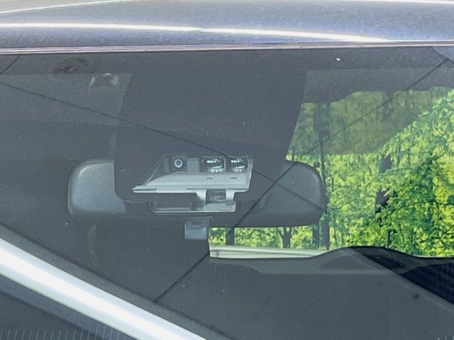 【トヨタセーフティセンス】走行中に前方の車両等を認識し、衝突しそうな時は警報とブレーキで衝突回避と被害軽減をアシスト。より安全にドライブをお楽しみいただけます。