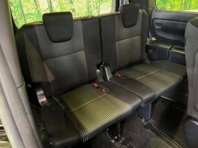 3列目シートはもちろん状態良好☆大人でもゆったりと座って頂けますので、大人数でのお出かけもラクラクです♪ご家族で、気の知れた仲間で、ドライブに行くのが楽しみですね♪
