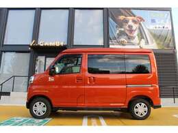 株式会社Stage21　『ResortDuo CAFE LATTE II』空調や走行充電器やテーブルがついてます。