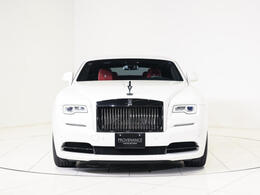 ボディカラーはEnglish White(白)にインテリアはMugello Red(赤)/Black(黒)の組み合わせでございます。