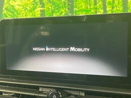 【メーカー純正ナビ】インテリアに溶け込むスタイリッシュな「専用設計」メーカーナビを装備♪視認性や操作性など基本性能にも優れ、より上質なカーライフをお楽しみいただけます。