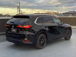 ジェットブラックマイカ。当社試乗車でしたのでコンディションがいいです！