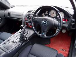 室内は綺麗にルームクリーニング済みとなります。たばこの嫌な臭いや芳香剤の臭いも御座いません。ご希望に応じてRECARO製などのスポーツシートに変更も可能です。お気軽にご相談下さいませ