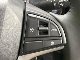 【アダプティブクルーズコントロール】高速道路での長距離走行が楽に！！自動で速度を保つクルーズコントロールが、衝突軽減システムと連携し、前方の車両を感知して車間を保つように速度調節してくれます！！