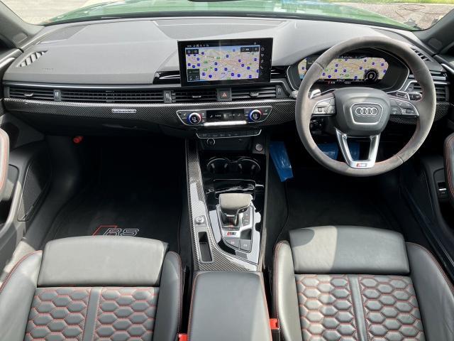【認定中古車】Audi専門のテクニシャンが、100項目にもおよぶ精密な点検を実施。すべてをクリアしたAudi車のみが対象となります。