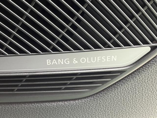 Bang　＆Olufsenサラウンドシステム『デンマークが世界に誇る高品質サラウンドシステム。クリアでダイナミック。そして臨場感溢れる上質なサラウンドサウンドをドライブ中にご体感いただけます。』