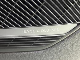 Bang　＆Olufsenサラウンドシステム『デンマークが世界に誇る高品質サラウンドシステム。クリアでダイナミック。そして臨場感溢れる上質なサラウンドサウンドをドライブ中にご体感いただけます。』