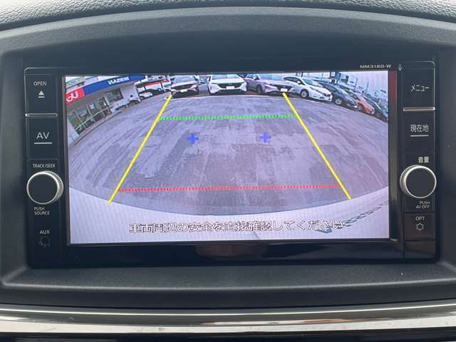 ナビのモニターに映るバックモニターで後方の距離も確認できて慣れない場所でもラクラク駐車できちゃいます◎