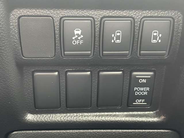 両側電動スライドドアです運転席のボタン一つでも操作可能！