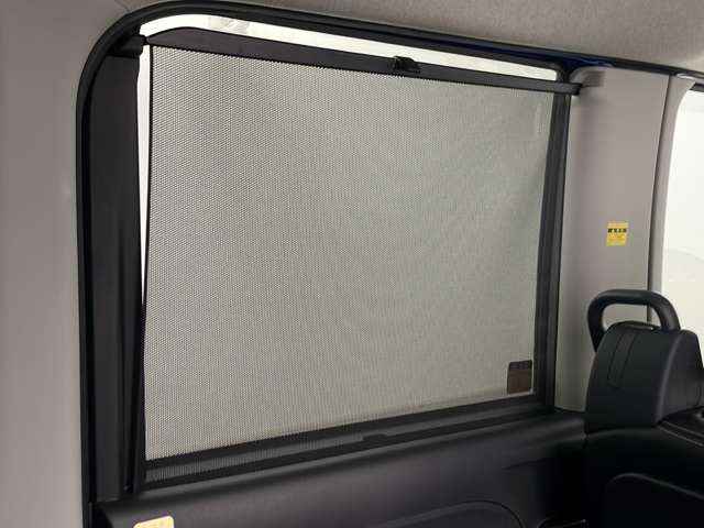 【後部座席操作部】『後部座席周辺の装備』の画像になります。写真の内容に関してご不明点、ご質問等がございましたらお気軽にガリバー店舗までお問い合わせください。