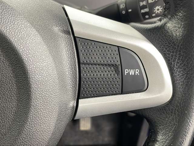 【運転席操作部】『運転席周辺の装備』の画像になります。快適なドライブを楽しむための機能が装備されています！運転席から触れるので使いやすいです！