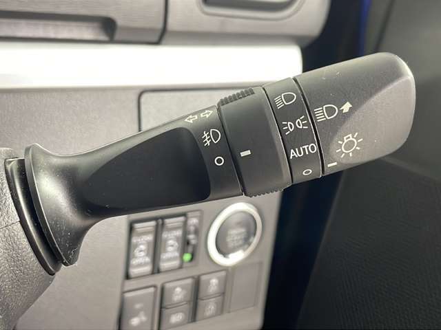 【運転席操作部】『運転席周辺の装備』の画像になります。快適なドライブを楽しむための機能が装備されています！運転席から触れるので使いやすいです！