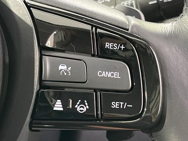 【アダプティブクルーズコントロール】高速道路での長距離走行が楽に！！自動で速度を保つクルーズコントロールが、衝突軽減システムと連携し、前方の車両を感知して車間を保つように速度調節してくれます！！