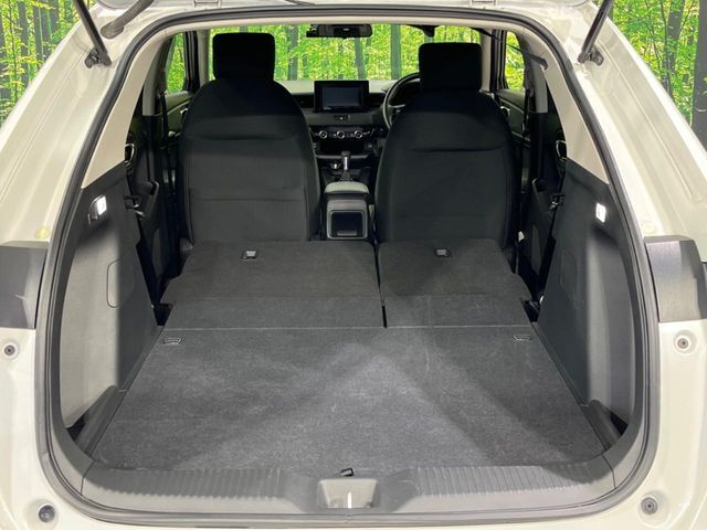 後席を格納すると、これだけの広さが！シーンに合わせたシートアレンジで、大きな荷物も積むことが出来ます♪