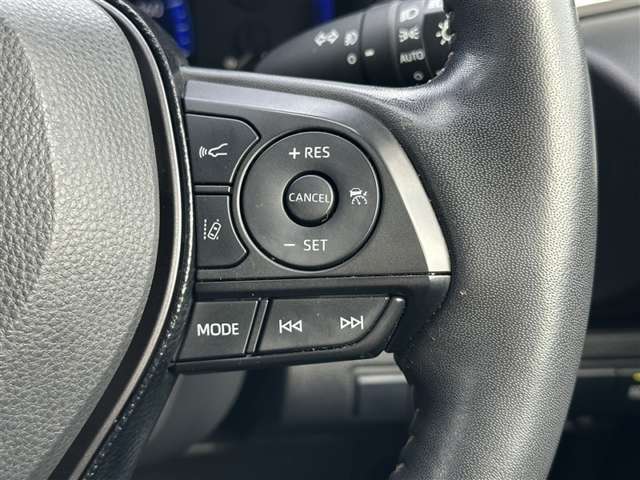 全車速追従機能付き「レーダークルーズコントロール」も装備されています。