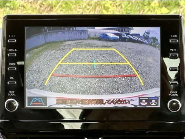 便利なバックカメラ付きで、車庫入れも安心。