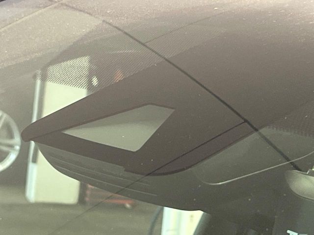 【トヨタセーフティセンス】走行中に前方の車両等を認識し、衝突しそうな時は警報とブレーキで衝突回避と被害軽減をアシスト。より安全にドライブをお楽しみいただけます。