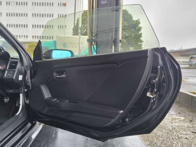 擦れ・汚れが無くキレイな運転席ドア内張★