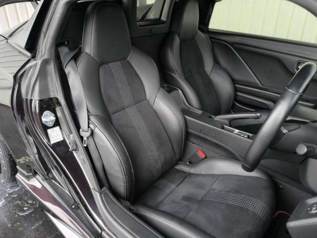 擦れ・汚れが無くキレイな運転席シート★